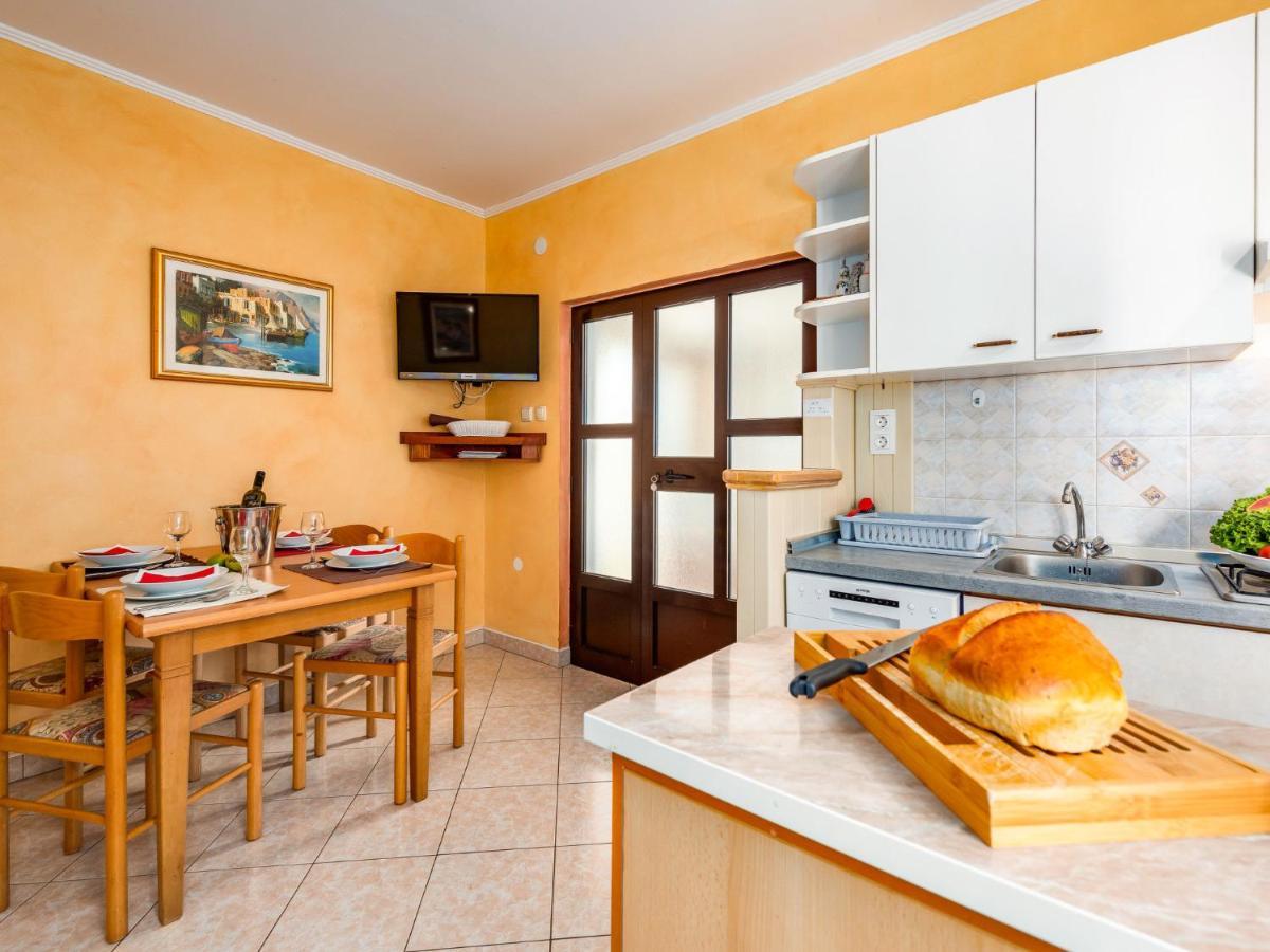 Holiday Home Hacienda - Pzn316 By Interhome Tinjan Buitenkant foto